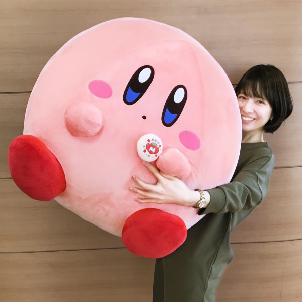 duizend verrassing Nu al 4Gamers - 60cm groot en 4,5kg zwaar: deze Kirby knuffel is te schattig